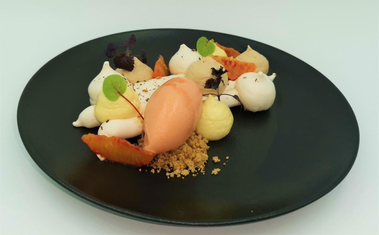 Thury-Harcourt-le-Hom Logis Hotel Le Relais De La Poste Restaurant Le Fil Du Temps מראה חיצוני תמונה