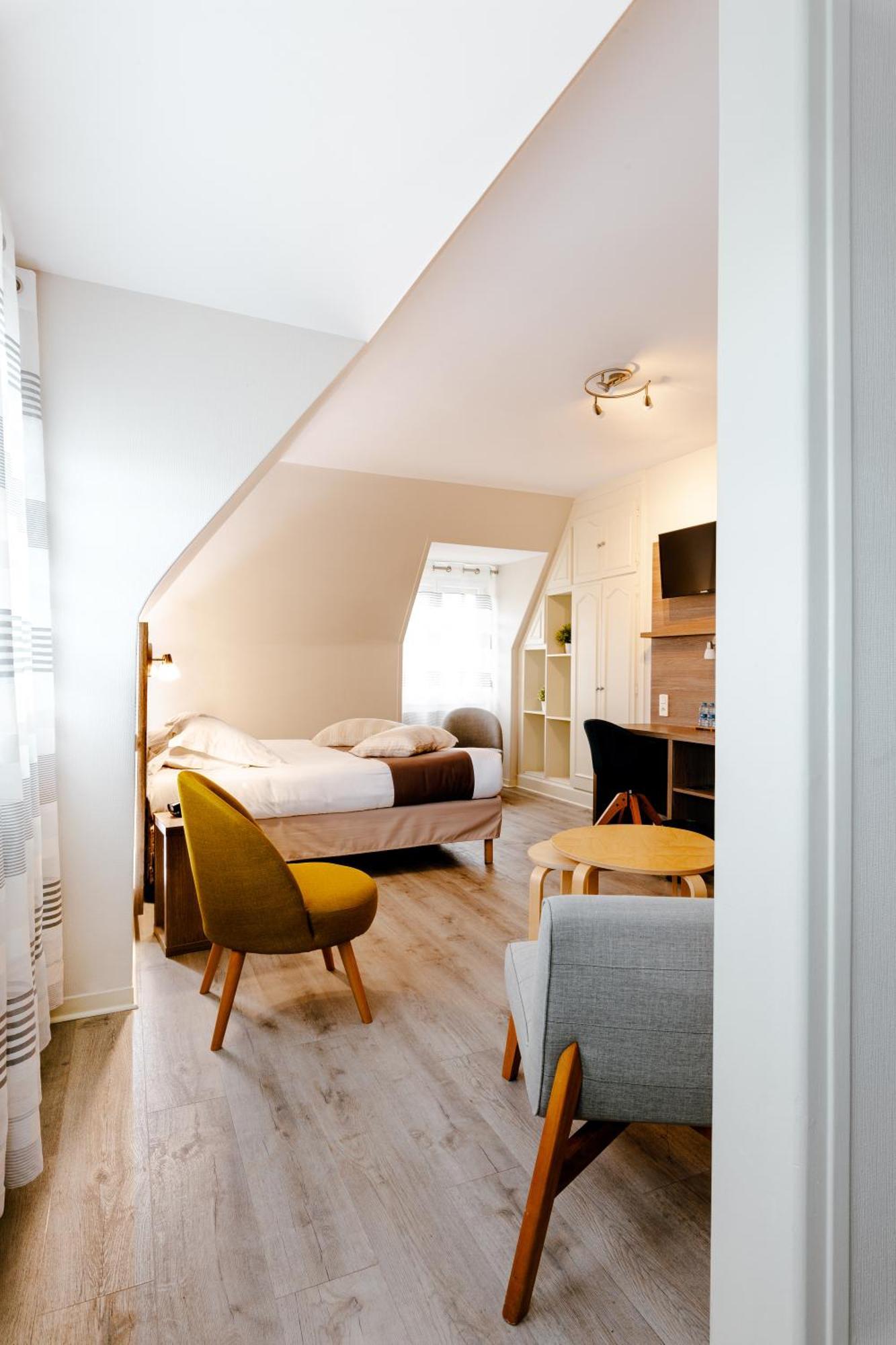 Thury-Harcourt-le-Hom Logis Hotel Le Relais De La Poste Restaurant Le Fil Du Temps מראה חיצוני תמונה