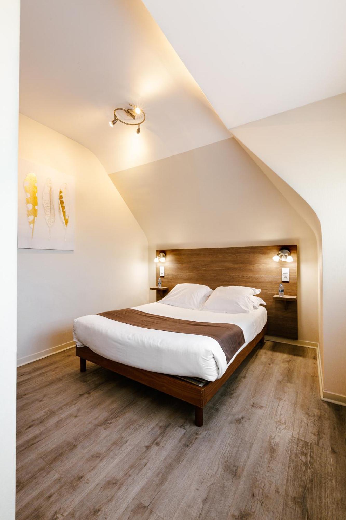 Thury-Harcourt-le-Hom Logis Hotel Le Relais De La Poste Restaurant Le Fil Du Temps מראה חיצוני תמונה