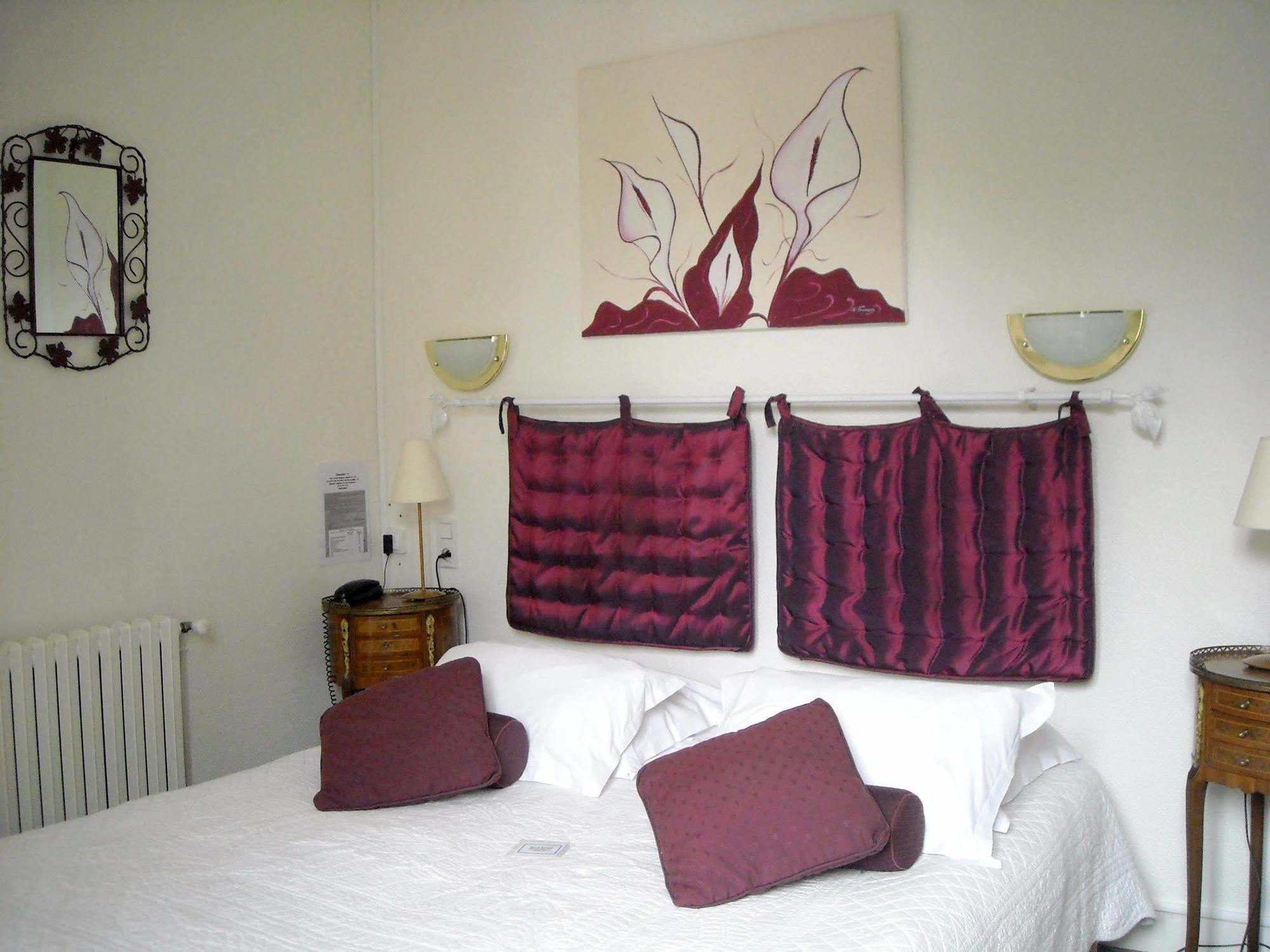 Thury-Harcourt-le-Hom Logis Hotel Le Relais De La Poste Restaurant Le Fil Du Temps מראה חיצוני תמונה