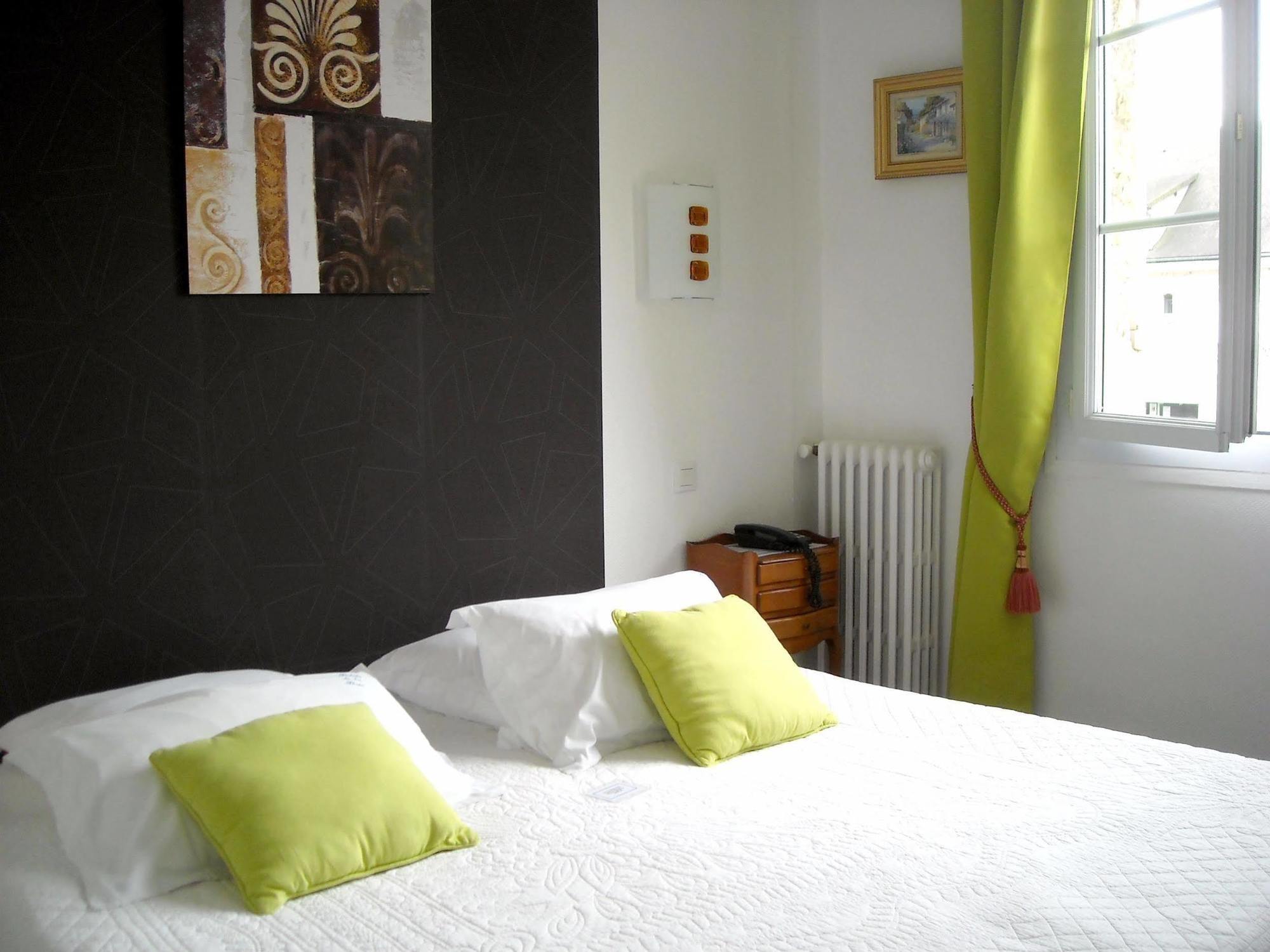 Thury-Harcourt-le-Hom Logis Hotel Le Relais De La Poste Restaurant Le Fil Du Temps מראה חיצוני תמונה