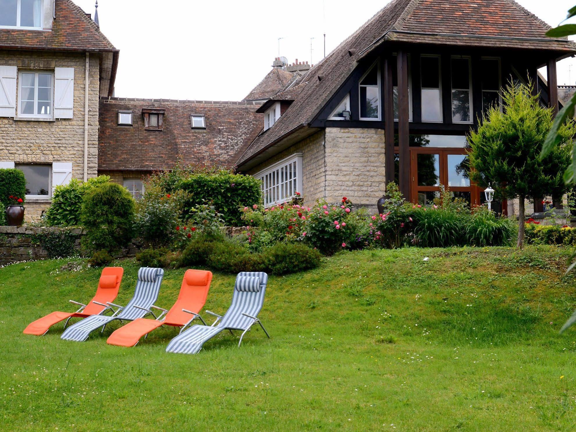 Thury-Harcourt-le-Hom Logis Hotel Le Relais De La Poste Restaurant Le Fil Du Temps מראה חיצוני תמונה