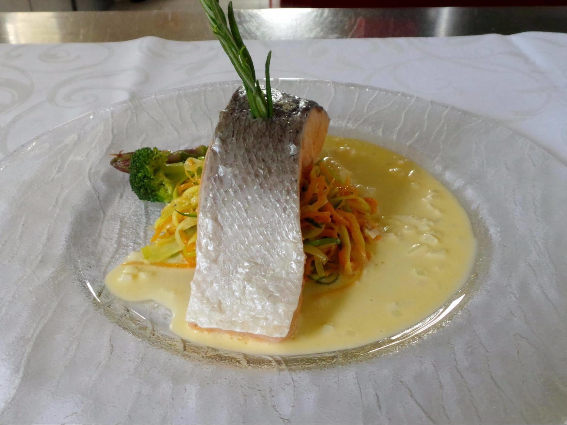 Thury-Harcourt-le-Hom Logis Hotel Le Relais De La Poste Restaurant Le Fil Du Temps מראה חיצוני תמונה