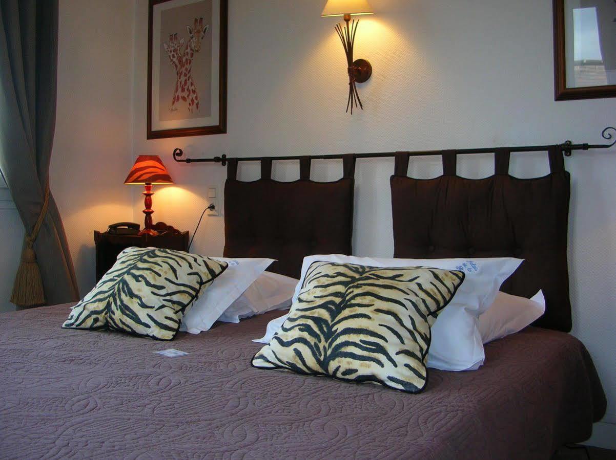 Thury-Harcourt-le-Hom Logis Hotel Le Relais De La Poste Restaurant Le Fil Du Temps מראה חיצוני תמונה