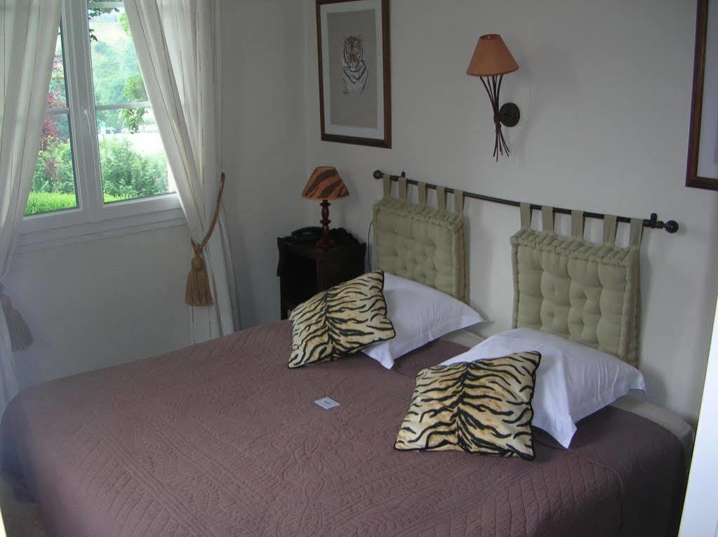 Thury-Harcourt-le-Hom Logis Hotel Le Relais De La Poste Restaurant Le Fil Du Temps מראה חיצוני תמונה