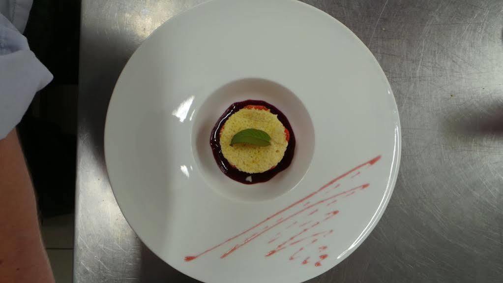 Thury-Harcourt-le-Hom Logis Hotel Le Relais De La Poste Restaurant Le Fil Du Temps מראה חיצוני תמונה