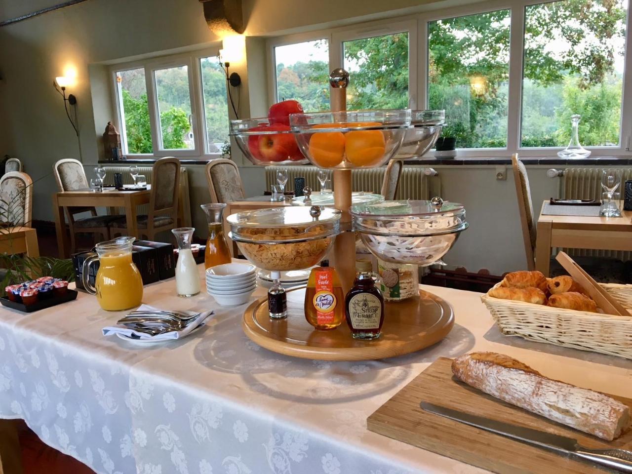 Thury-Harcourt-le-Hom Logis Hotel Le Relais De La Poste Restaurant Le Fil Du Temps מראה חיצוני תמונה