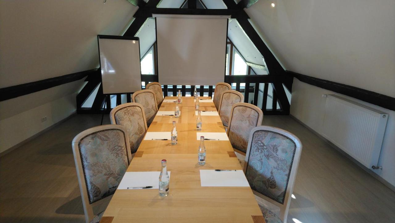 Thury-Harcourt-le-Hom Logis Hotel Le Relais De La Poste Restaurant Le Fil Du Temps מראה חיצוני תמונה