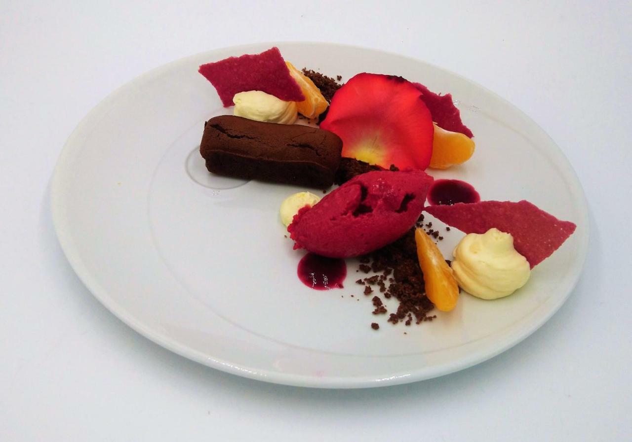 Thury-Harcourt-le-Hom Logis Hotel Le Relais De La Poste Restaurant Le Fil Du Temps מראה חיצוני תמונה